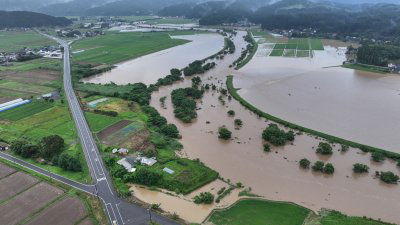 日本3河流因大雨决堤　3人失踪4000人疏散