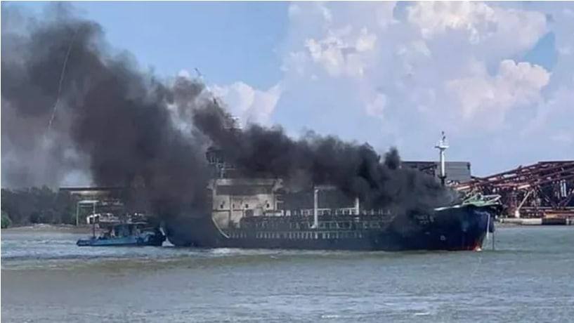 泰国油槽船爆炸 至少一死一伤