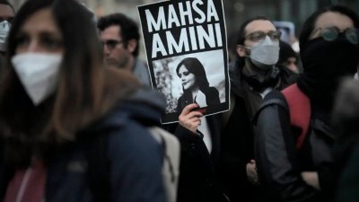 伊朗人抗议警察强暴少女　惨遭血腥镇压至少82死