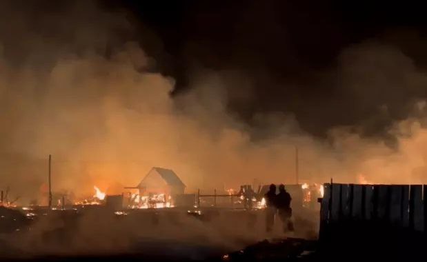俄罗斯一地民宅起火过火面积达3000平方米