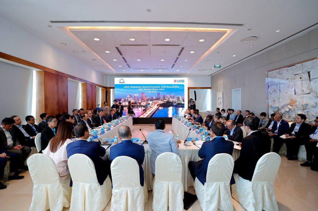州政府与新加坡行业领袖和机构举行圆桌会议。图：翁哈菲兹面子书